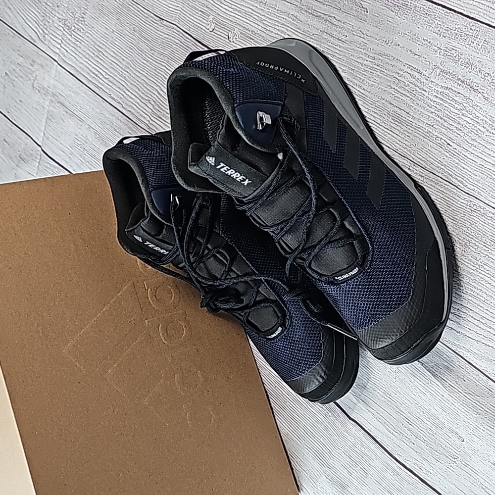 NWT adidas 8.5 outdoor Terrex Mid ClimaProof Snow boots - Picture 1 of 6
